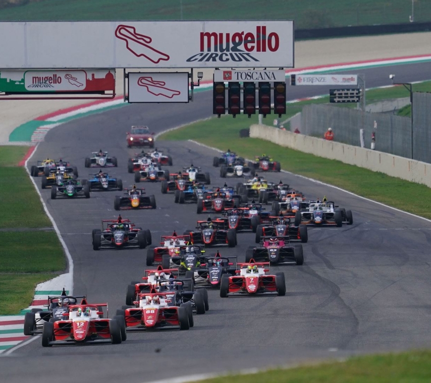 Cars leaving the starting grid at Mugello Circuit