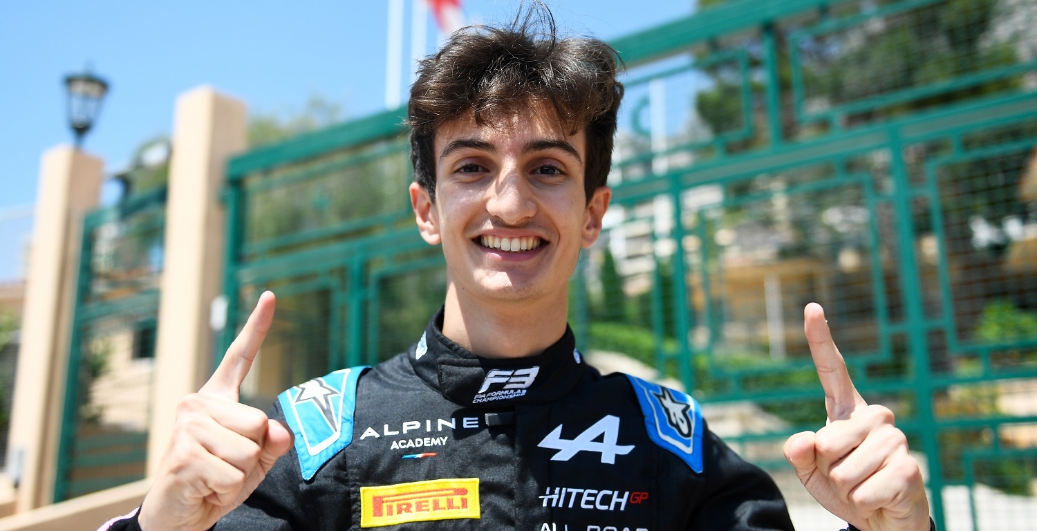 Gabriele Minì smiles with two index fingers in the air