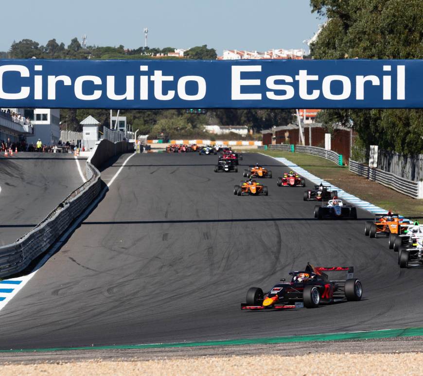 Cars on the start-finish straight at Estoril